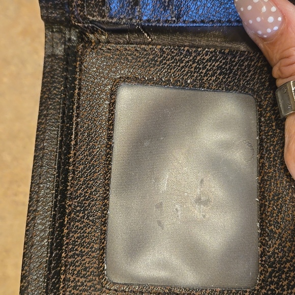 Designer Inspired Stylish Wallet - Picture 2 of 9